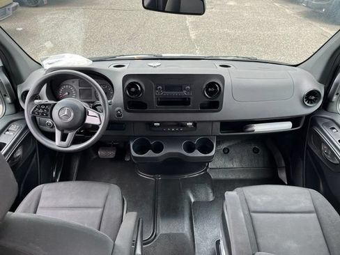 Used 2022 Mercedes-Benz Sprinter 2500 image 30
