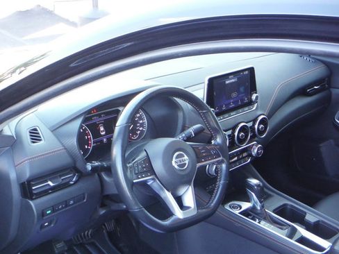 Used 2022 Nissan Sentra SR w/ SR Premium Package FWD image 11