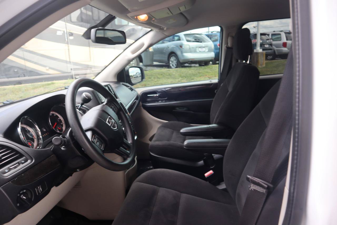 Used 2019 Dodge Grand Caravan SE w/ UConnect Hands-Free Group FWD image 51