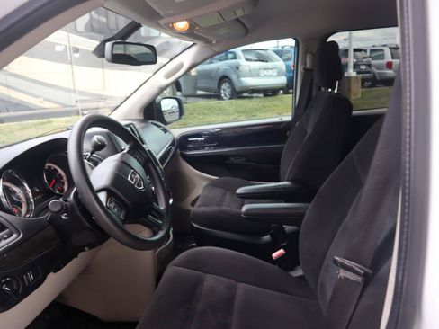 Used 2019 Dodge Grand Caravan SE w/ UConnect Hands-Free Group FWD image 51