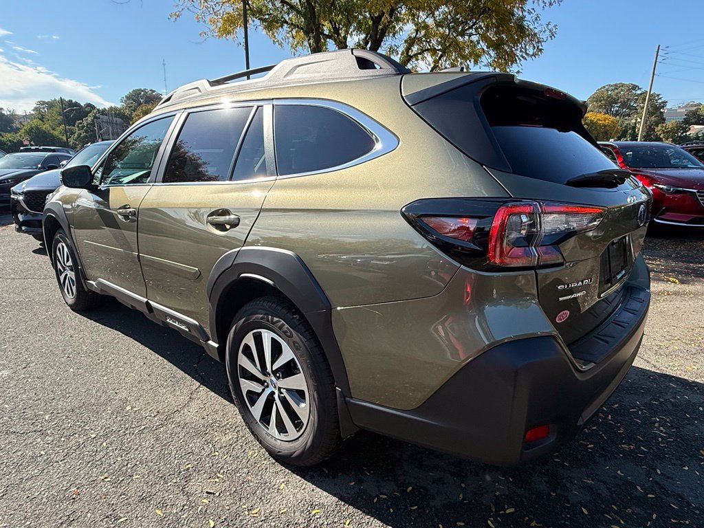 Used 2025 Subaru Outback Premium AWD/4WD image 7