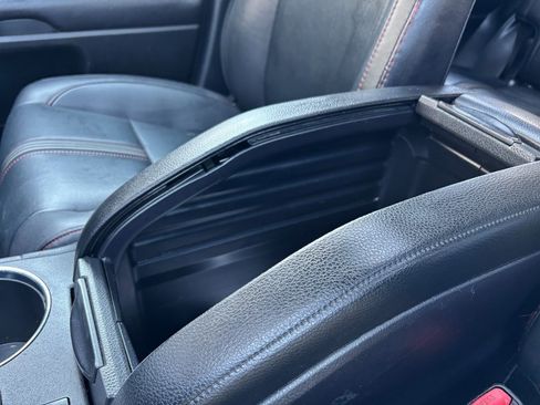 Used 2019 Toyota Highlander AWD V6 image 34