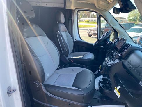 Used 2025 RAM ProMaster 2500 w/ Premium Convenience Group image 23