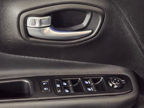Used 2017 Jeep Renegade Limited AWD/4WD image 18