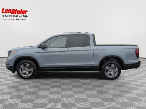 Used 2025 Honda Ridgeline TrailSport image 2