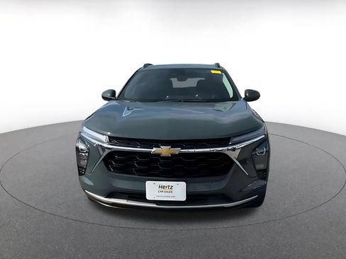 Used 2025 Chevrolet Trax LT w/ LT Convenience Package FWD image 4