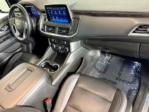 Used 2022 Chevrolet Suburban LT w/ Luxury Package image 29