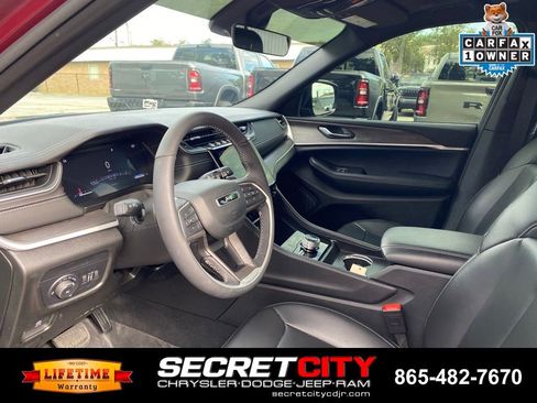 Used 2025 Jeep Grand Cherokee Limited w/ Black Appearance Package AWD/4WD image 12