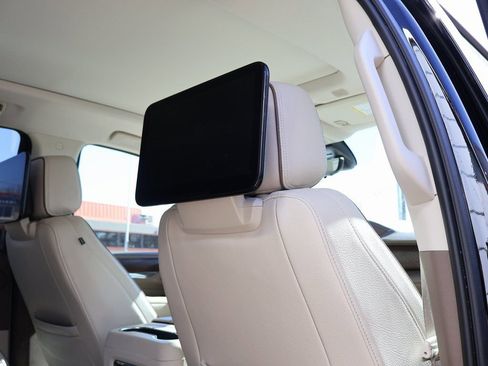 Used 2021 GMC Yukon Denali w/ Denali Premium Package image 18