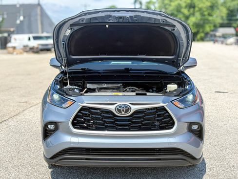 Used 2023 Toyota Highlander LE AWD/4WD image 35