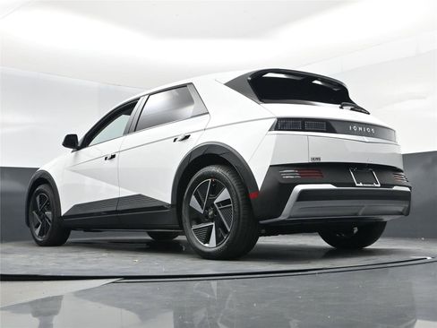 New 2026 Hyundai Ioniq 5 SEL image 12