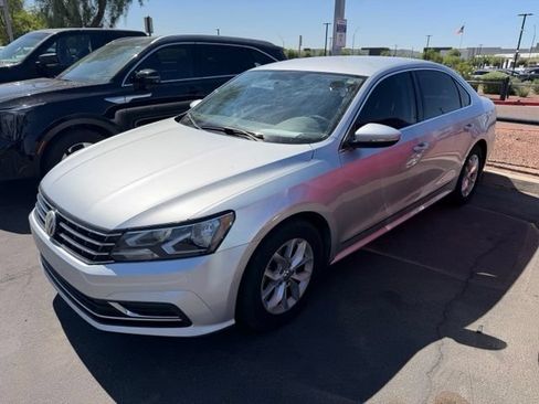 Used 2017 Volkswagen Passat 1.8T S FWD image 2