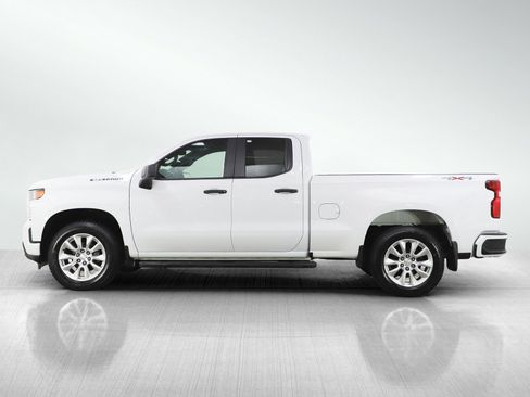 Used 2019 Chevrolet Silverado 1500 Custom w/ Custom Convenience Package image 2