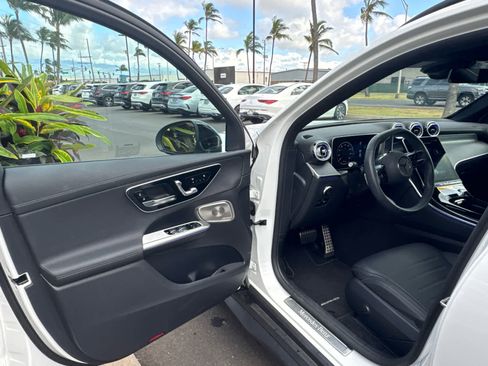 Used 2026 Mercedes-Benz GLC 300 image 12