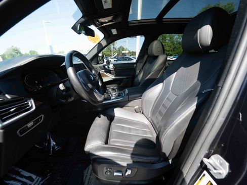Used 2021 BMW X5 xDrive40i w/ M Sport Package AWD/4WD image 9