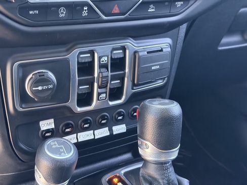 Used 2022 Jeep Wrangler Unlimited Sport AWD/4WD image 23