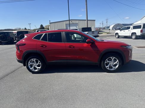 New 2026 Chevrolet Trax LS w/ LS Convenience Package image 2