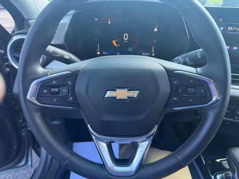 Certified 2025 Chevrolet Trax LT w/ Driver Confidence Package FWD image 15