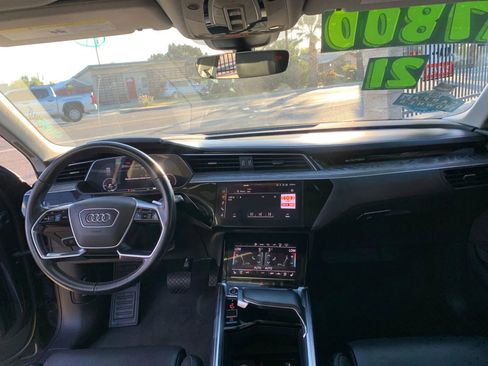 Used 2021 Audi e-tron Prestige w/ Prestige Package image 31