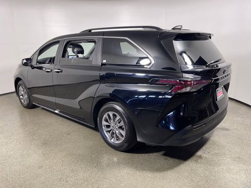 Certified 2023 Toyota Sienna XLE image 5