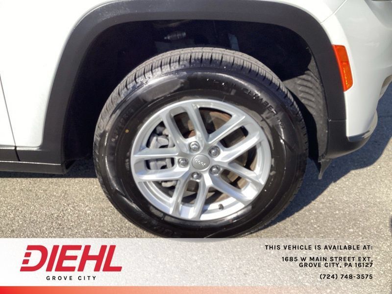 Used 2023 Jeep Grand Cherokee L Laredo w/ Luxury Tech Group I AWD/4WD image 9
