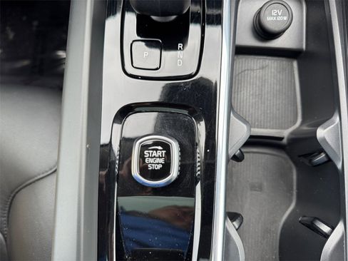 Certified 2025 Volvo XC60 B5 Core image 17