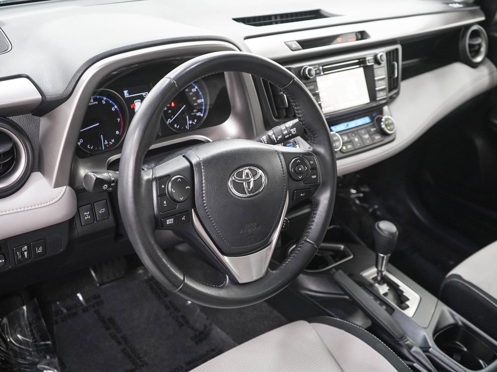 Used 2018 Toyota RAV4 XLE AWD/4WD image 21