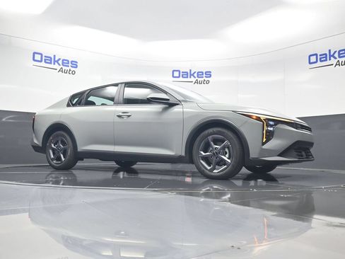 New 2026 Kia K4 FWD image 36
