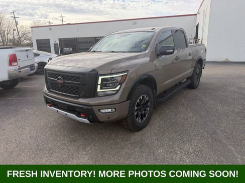 Used 2021 Nissan Titan PRO-4X w/ Pro-4x Convenience Package image 3