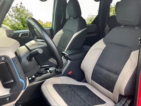 Used 2023 Ford Bronco Wildtrak image 23