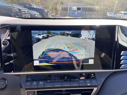 Used 2025 Toyota Camry SE w/ Multimedia Upgrade Package image 23