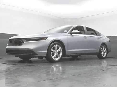 Used 2025 Honda Accord LX image 44