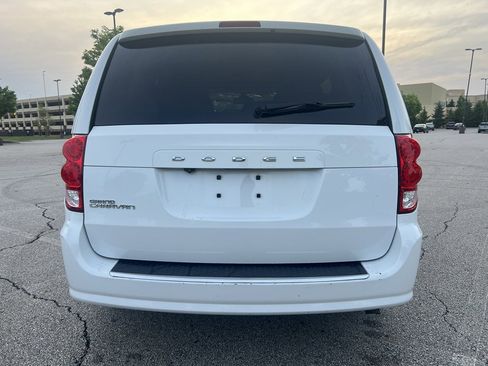 Used 2019 Dodge Grand Caravan SE w/ UConnect Hands-Free Group FWD image 4