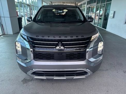 Used 2023 Mitsubishi Outlander SE FWD image 3