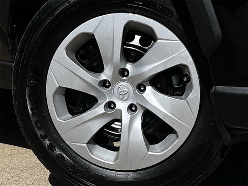 Used 2025 Toyota RAV4 LE image 27