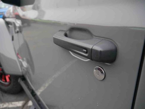 Used 2021 Jeep Wrangler Unlimited Rubicon image 12