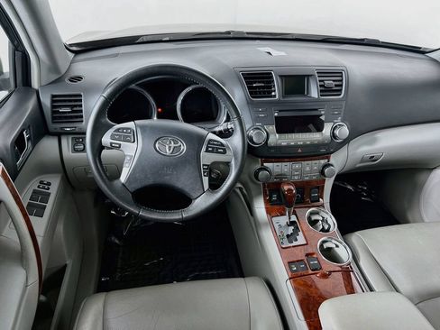 Used 2012 Toyota Highlander Limited w/ Tow Pkg AWD/4WD image 22