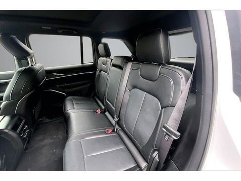 Certified 2026 Jeep Grand Cherokee Limited AWD/4WD image 24