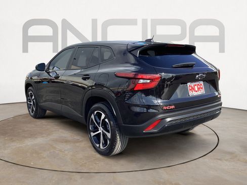 Used 2026 Chevrolet Trax RS FWD image 9