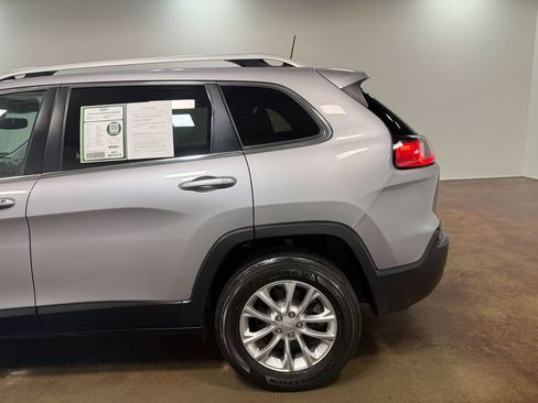 Used 2019 Jeep Cherokee Latitude w/ Comfort & Convenience Group AWD/4WD image 36