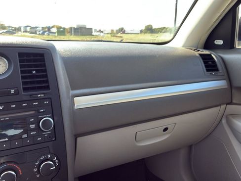 Used 2008 Chrysler 300 LX RWD image 30