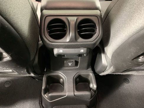 Used 2025 Jeep Wrangler Unlimited Rubicon AWD/4WD image 32