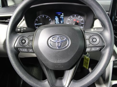 Used 2025 Toyota Corolla Cross L FWD image 18