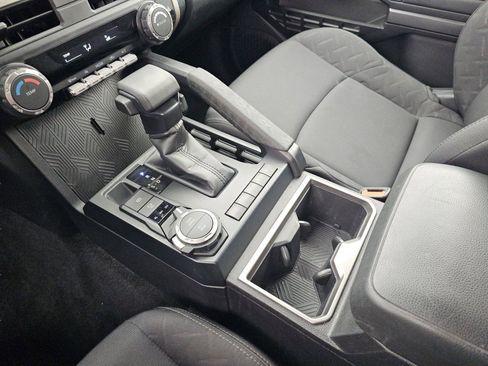 Used 2024 Toyota Tacoma SR5 AWD/4WD image 32