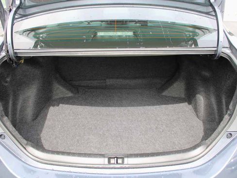 Used 2019 Toyota Corolla L FWD image 18