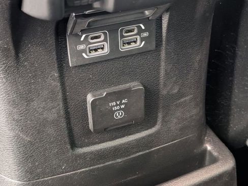 Used 2025 Jeep Wrangler Unlimited Sahara image 24