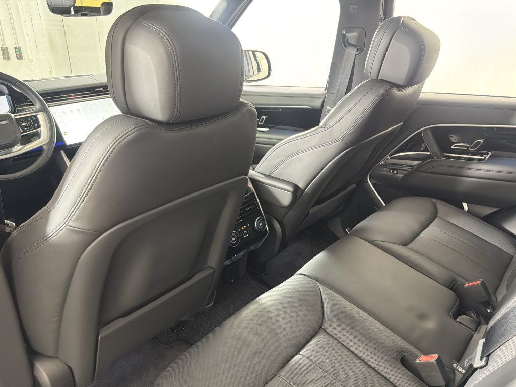 Used 2025 Land Rover Range Rover SE AWD/4WD image 33