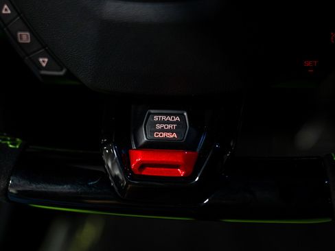 Used 2018 Lamborghini Huracan Performante image 29