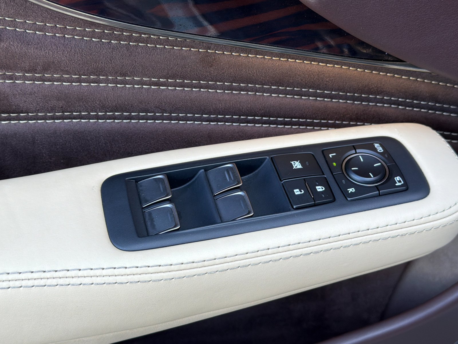 Used 2018 Lexus LS 500h w/ Interior Upgrade Package RWD image 12