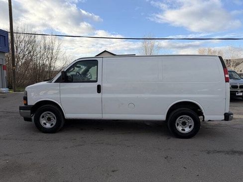 Used 2017 GMC Savana 2500 image 8